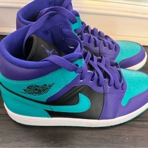 women’s 8.5 jordan 1 mid in teal and purple